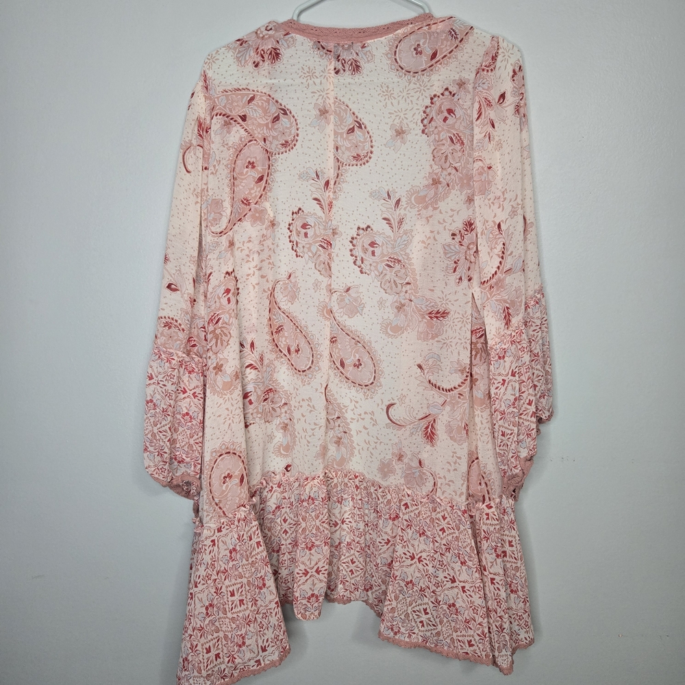 Torrid Pink and Cream Floral Kimono 2X - Picture 3 of 6